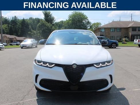 Used 2025 Alfa Romeo Tonale w/ Premium Package AWD/4WD image 3