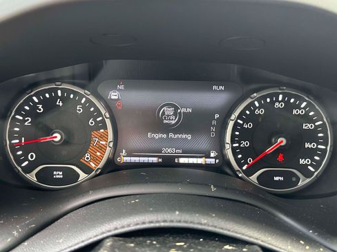 Used 2023 Jeep Renegade Latitude AWD/4WD image 22