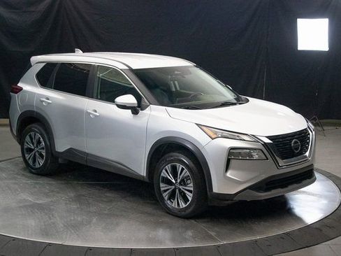 Used 2022 Nissan Rogue SV image 2