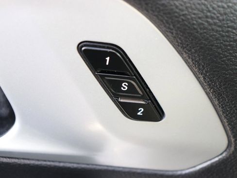 Used 2025 Chrysler Pacifica Limited FWD image 52