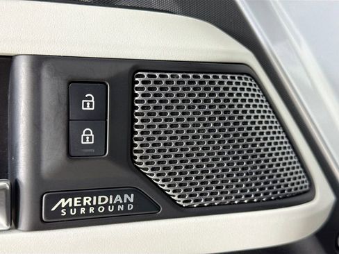 Used 2023 Land Rover Defender 110 SE AWD/4WD image 23