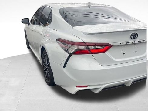 Used 2022 Toyota Camry SE w/ Cold Weather Package image 8