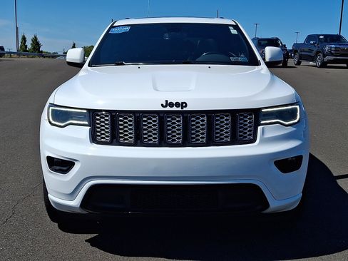 Used 2020 Jeep Grand Cherokee Altitude AWD/4WD image 2