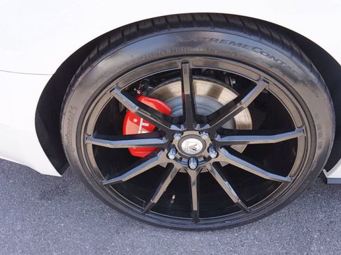 Used 2017 Ford Mustang GT RWD image 13