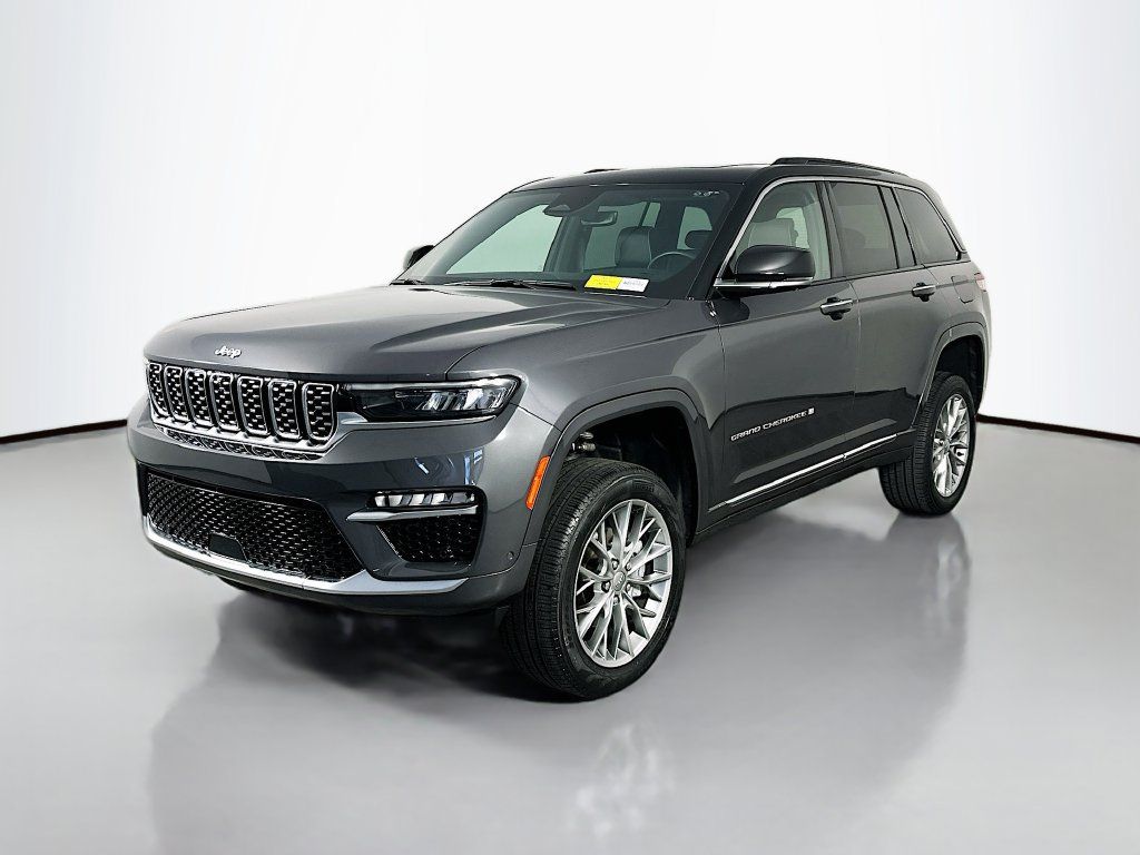 Used 2025 Jeep Grand Cherokee Summit AWD/4WD image 3
