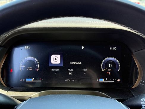 Used 2022 Jeep Grand Cherokee Overland w/ Luxury Tech Group IV AWD/4WD image 37