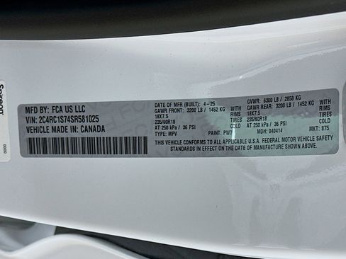 Used 2025 Chrysler Pacifica Premium FWD image 12