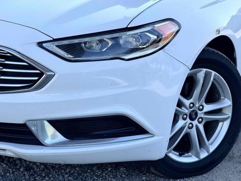 Used 2018 Ford Fusion SE w/ Equipment Group 602A FWD image 12