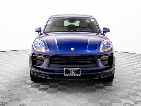 Certified 2025 Porsche Macan image 9