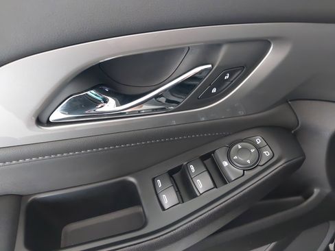 Used 2023 Chevrolet Traverse LT image 26