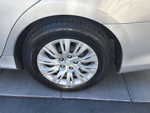 Used 2012 Toyota Camry LE FWD image 21