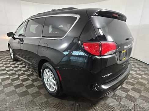 Used 2021 Chrysler Voyager Lxi FWD image 4