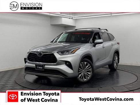 Used 2022 Toyota Highlander Platinum FWD image 1