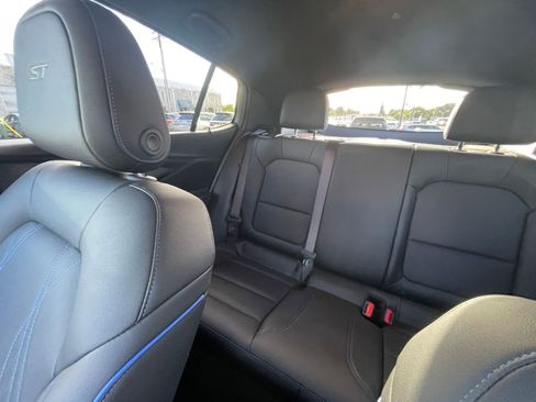 Used 2025 Buick Envista Sport Touring image 37