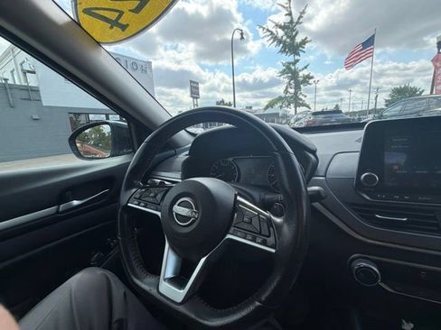 Used 2024 Nissan Altima 2.5 SR FWD image 16