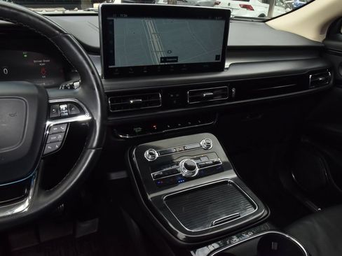 Certified 2023 Lincoln Nautilus Reserve FWD image 26