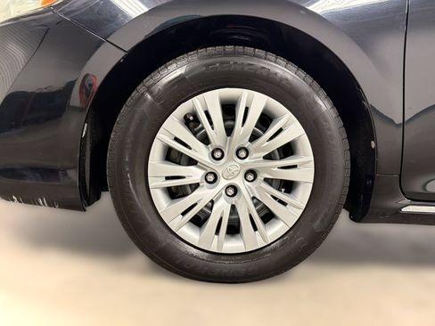 Used 2014 Toyota Camry LE FWD image 12