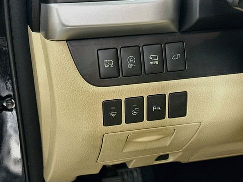 Used 2018 Toyota Highlander Limited Platinum FWD image 17