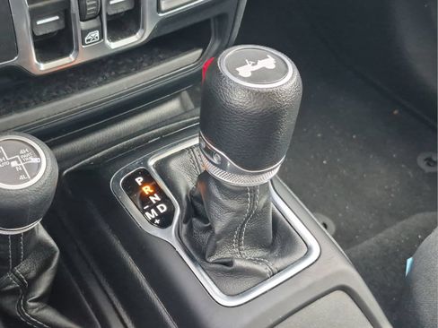 Used 2024 Jeep Wrangler Unlimited AWD/4WD image 14