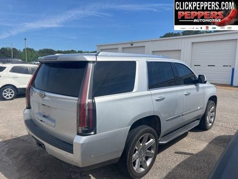 Used 2019 Cadillac Escalade Luxury AWD/4WD image 6