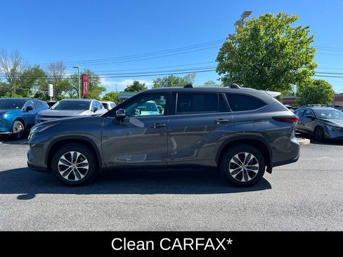 Used 2024 Toyota Highlander XLE AWD/4WD image 9