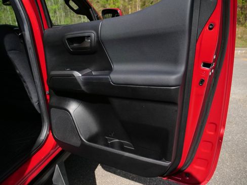 Used 2023 Toyota Tacoma TRD Sport AWD/4WD image 36