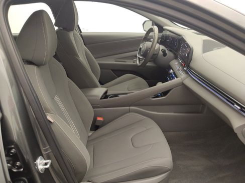 Used 2025 Hyundai Elantra SEL FWD image 21