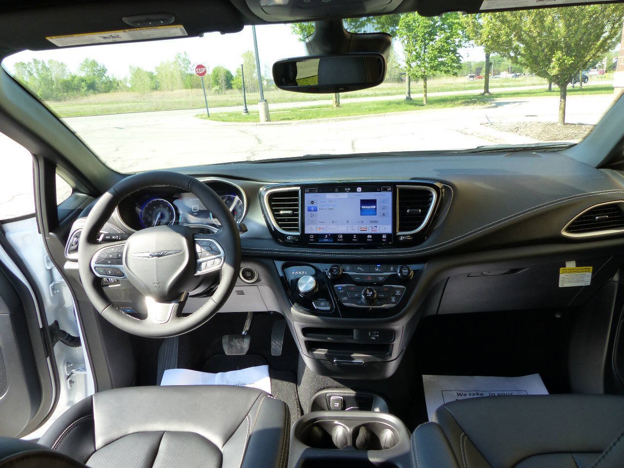 Used 2026 Chrysler Pacifica Select FWD image 54