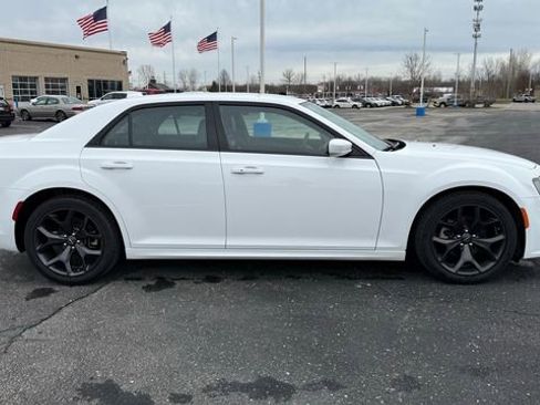 Used 2022 Chrysler 300 Touring L image 7