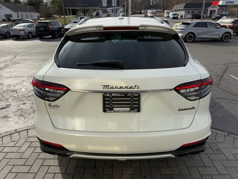 Used 2022 Maserati Levante Trofeo image 13