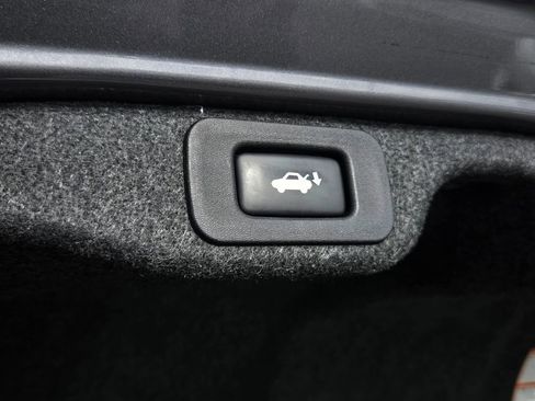 Used 2016 Lexus ES 300h w/ Luxury Package w/Wood Trim image 27