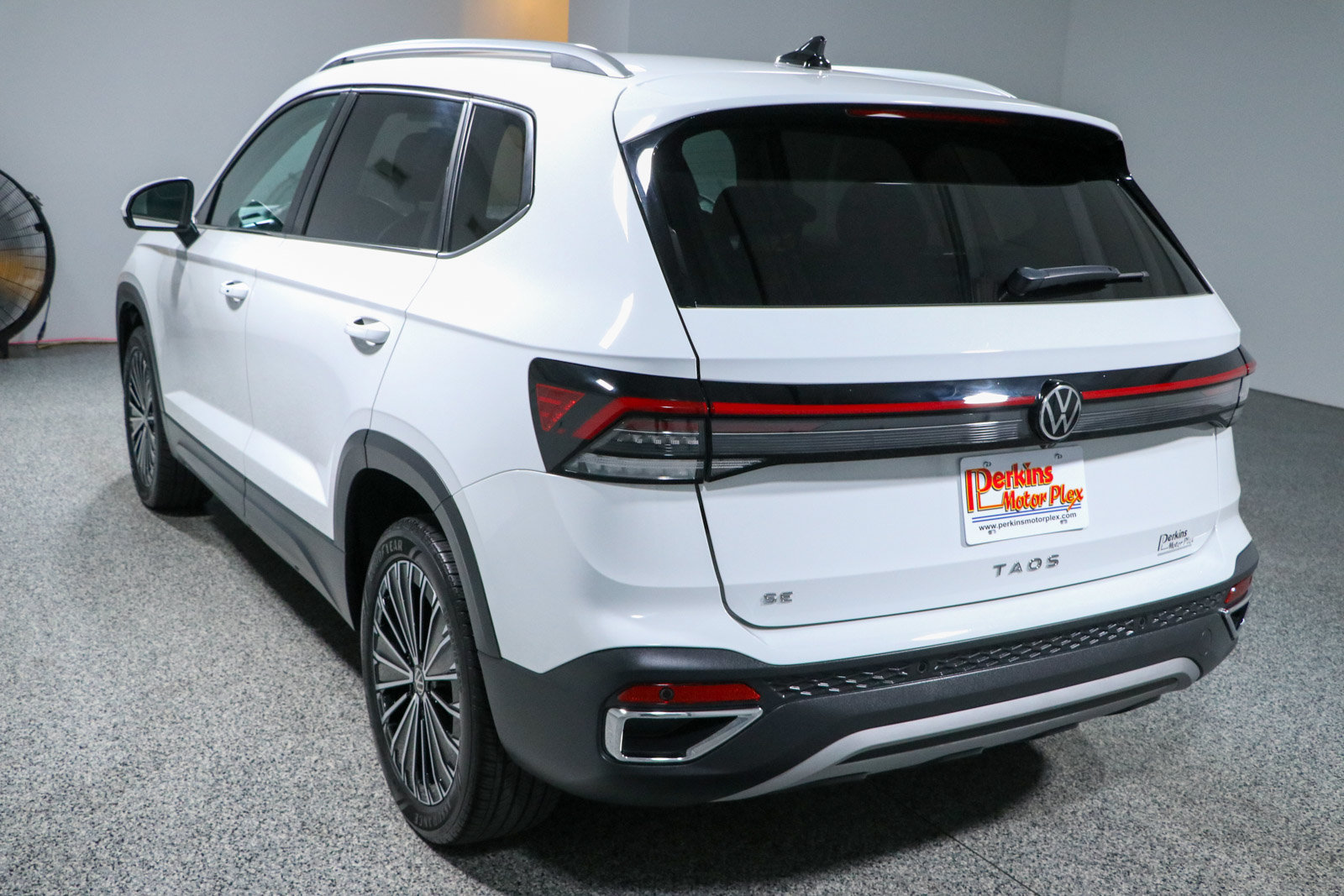 Used 2025 Volkswagen Taos SE FWD image 9