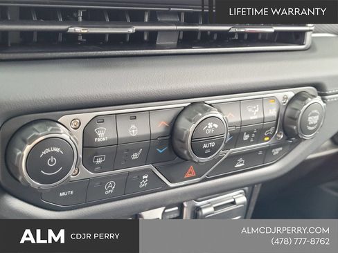 New 2025 Jeep Gladiator Rubicon w/ Convenience Group AWD/4WD image 23