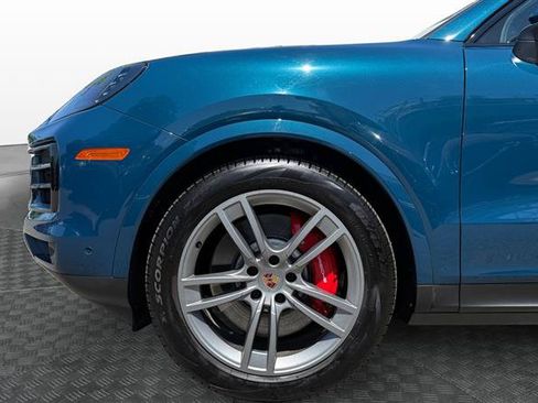 Used 2025 Porsche Cayenne S w/ Premium Package Plus AWD/4WD image 9