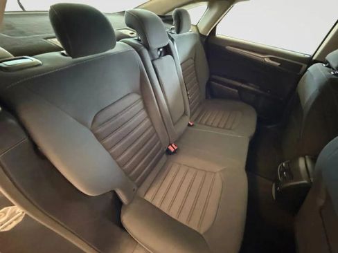 Used 2019 Ford Fusion SE FWD image 14