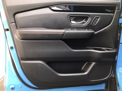 Used 2023 Honda Pilot TrailSport image 12