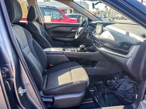 Used 2025 Nissan Rogue SV FWD image 20