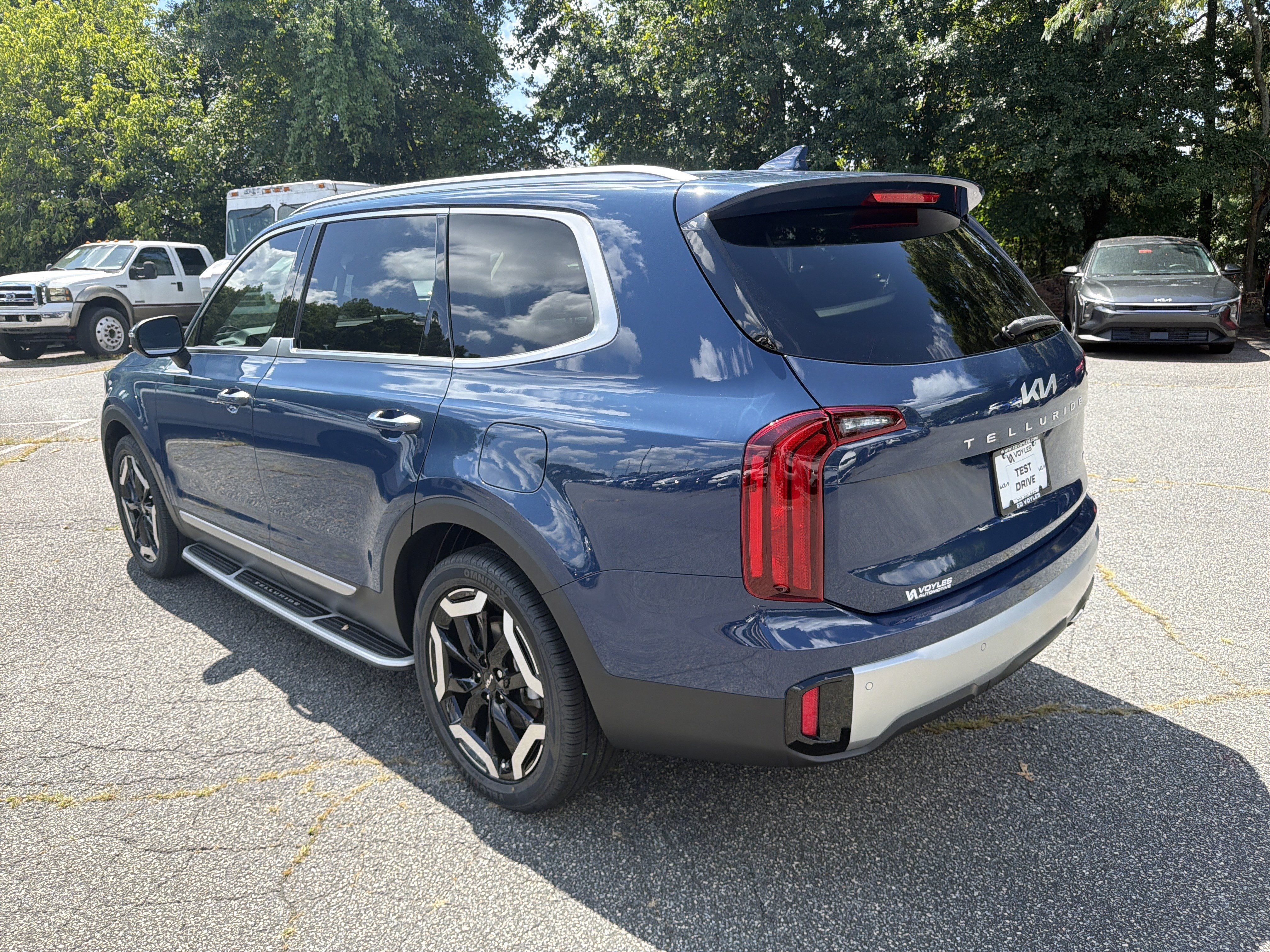 Certified 2023 Kia Telluride S w/ S Sunroof Package AWD/4WD image 5