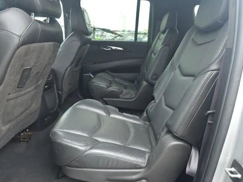 Used 2016 Cadillac Escalade ESV Platinum AWD/4WD image 4