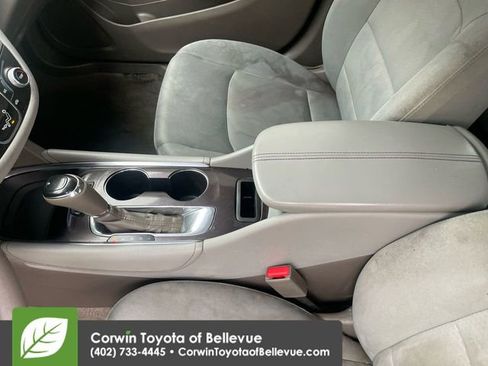 Used 2017 Chevrolet Malibu LT image 17