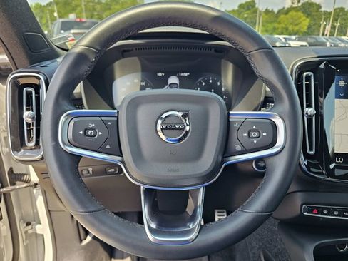 Used 2022 Volvo XC40 T5 R-Design w/ Advanced Package AWD/4WD image 21