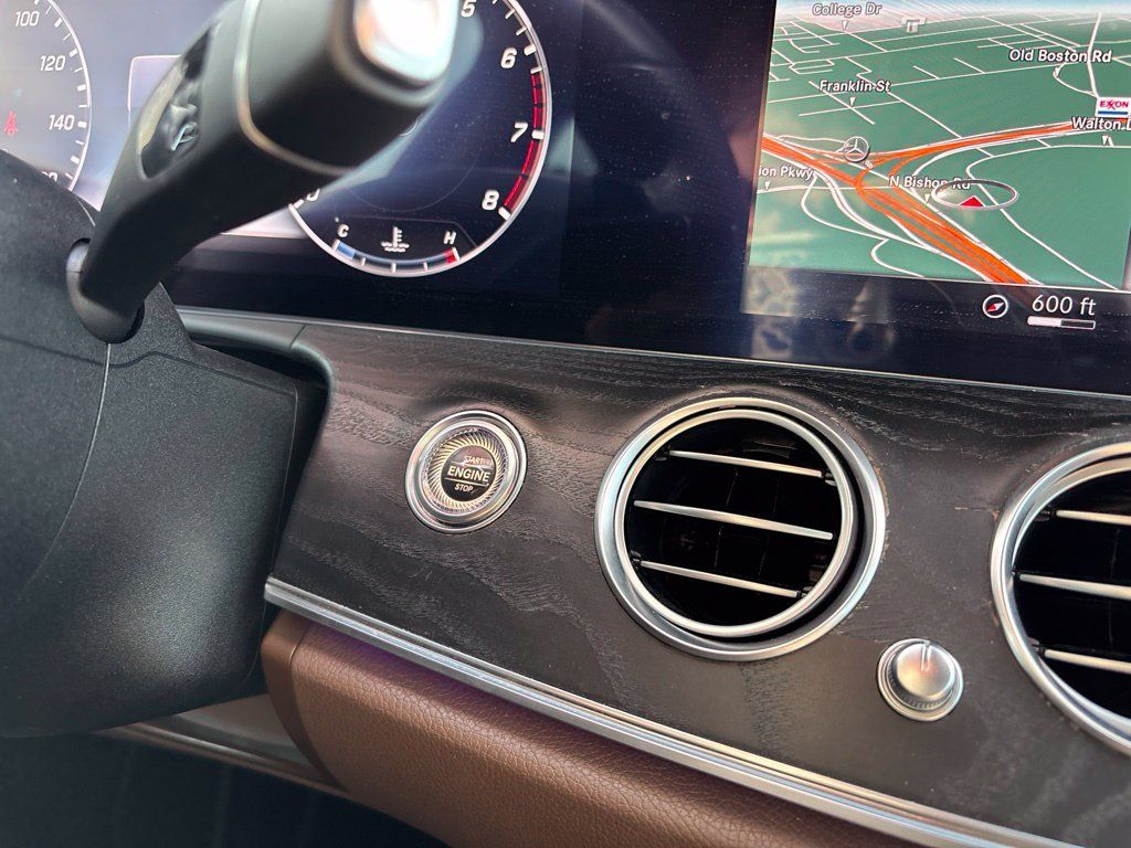 Used 2018 Mercedes-Benz E 400 4MATIC Sedan image 30
