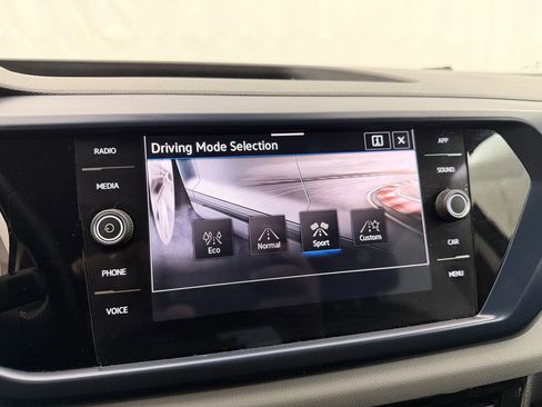 Used 2023 Volkswagen Taos SE image 26