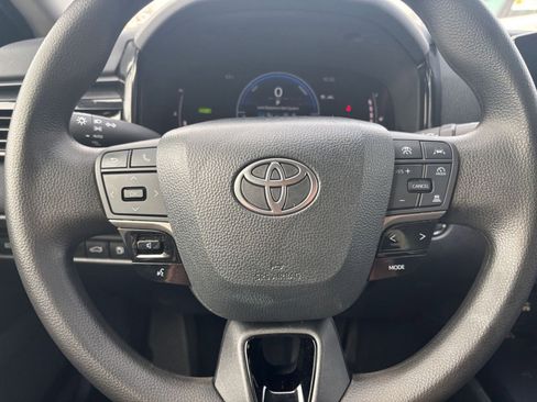 Used 2025 Toyota Camry LE image 27