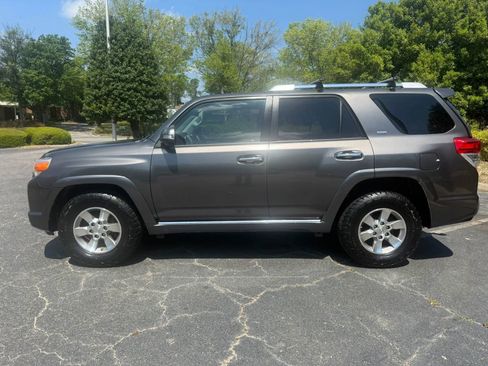 Used 2010 Toyota 4Runner SR5 RWD image 4