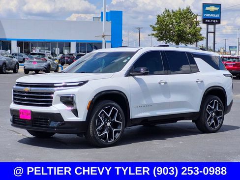 Used 2025 Chevrolet Traverse High Country FWD image 3