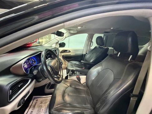 Used 2017 Chrysler Pacifica Touring-L Plus w/ Advanced Safetytec Group FWD image 33