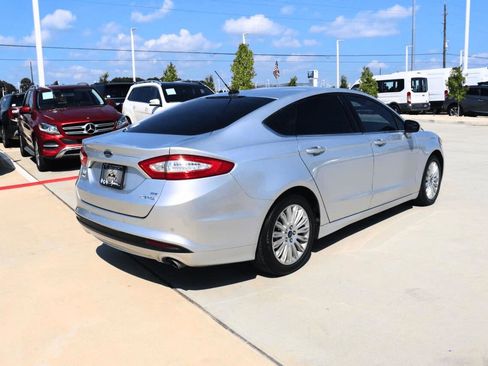 Used 2016 Ford Fusion SE image 5