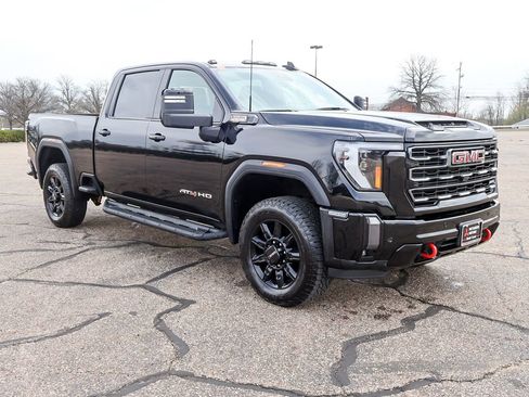 Used 2024 GMC Sierra 2500 AT4 w/ AT4 Preferred Package AWD/4WD image 2