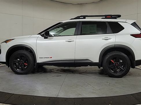 Used 2025 Nissan Rogue SV image 5